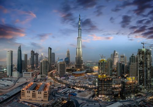 Die Business Bay im Zentrum von Dubai nach Sonnenuntergang am Ab